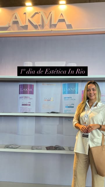 Dra Stéfani Gomes em evento técnico de estética